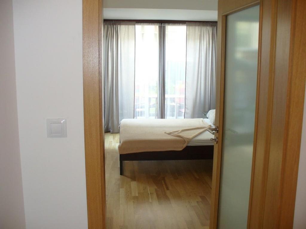 Garden Apartment With Garage In Central Praha Exteriér fotografie