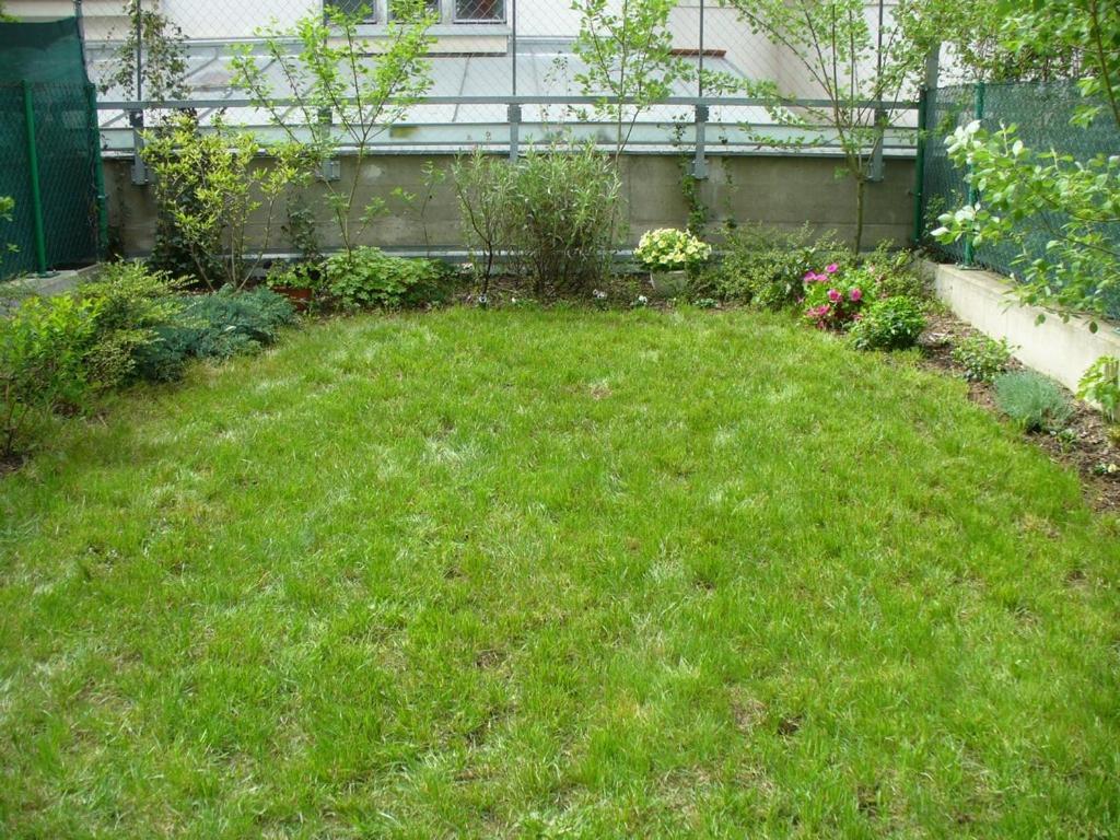Garden Apartment With Garage In Central Praha Exteriér fotografie